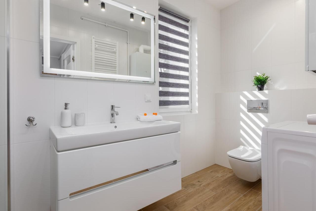 Apartment With Parking 500 M From The Sea By Noclegi Renters Мендзиводзе Екстериор снимка